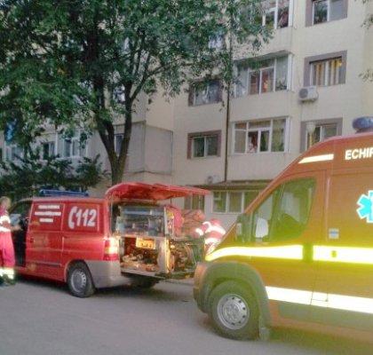 Agitaţie în Poarta 6: pompierii au spart uşa unui apartament în care era blocat un copil
